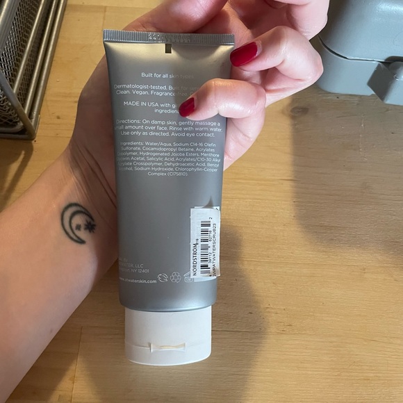 NWOT At Water skin armor face scrub - Picture 2 of 2